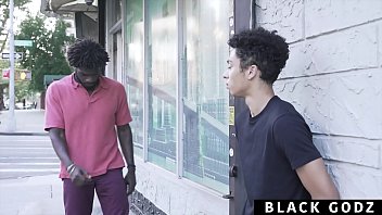 Black God Dominates Newcomer’s Tight Hole