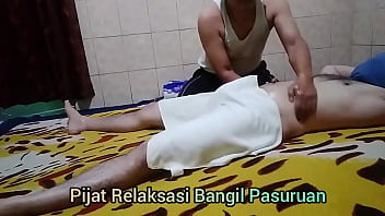 Straight Guy Gets Hard During Thai Massage