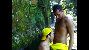 Brazilian Bulge – Hot Gay Scene 1