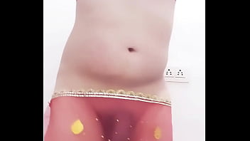 Sensual Desi Hijra Dance – Grabbing Hips, Steamy Moves Under Feet