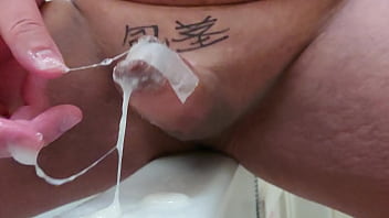 Tight Foreskin Won’t Peel Off With Tape