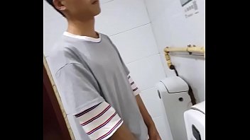 Hot Asian Girl Pissing