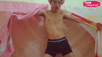 Hansel Thio’s Linen Sheet Tease – A Sensual Gift For Fans