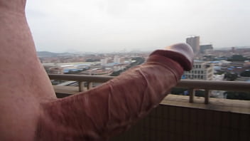Exposing Myself In Guangzhou Shinde – An Exhibitionist’s Thrill