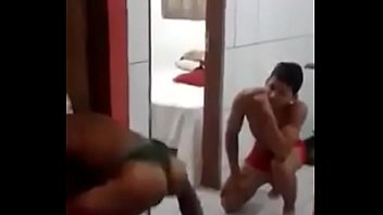 Viado é Esmagado Por Funkeiro Cafuçudo
